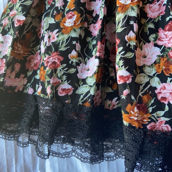 Adorable skirt - Picture 2 of 4